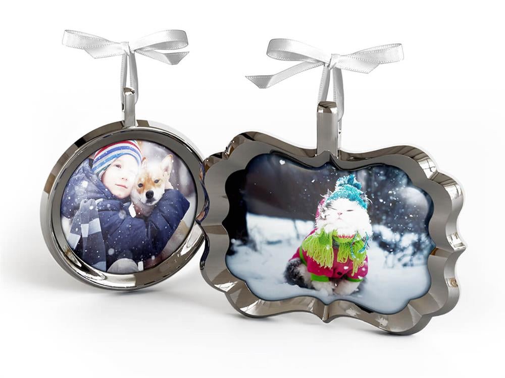 Framed metal ornament combining a modern frame with a personalized photo design